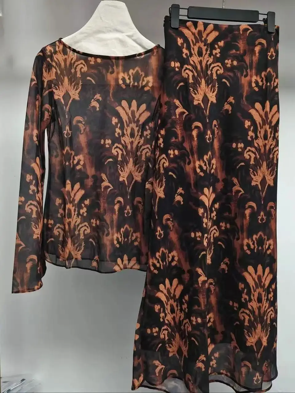 

Elegant luxurious figure flattering maxi-length two-piece set of clothes