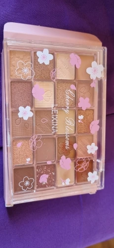 20-Color Eyeshadow Palette with Glitter, Shimmer, and Matte Finishes – Instagram Makeup Palette photo review