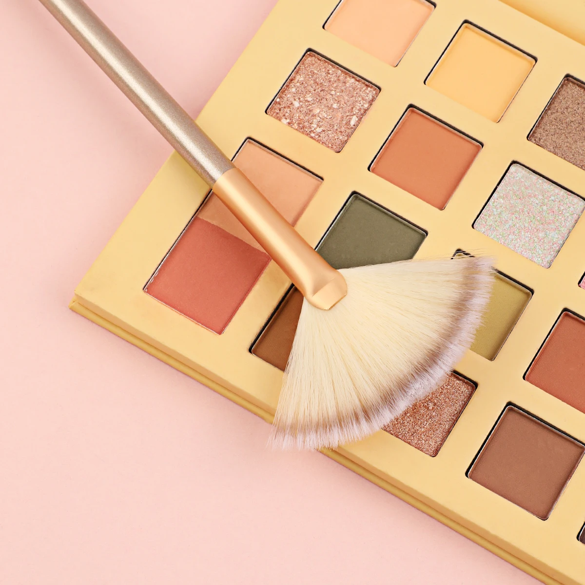 1PC Fan-shaped highlight brush contour brush blending highlight makeup brush blush face loose powder brush cosmetics beauty tool
