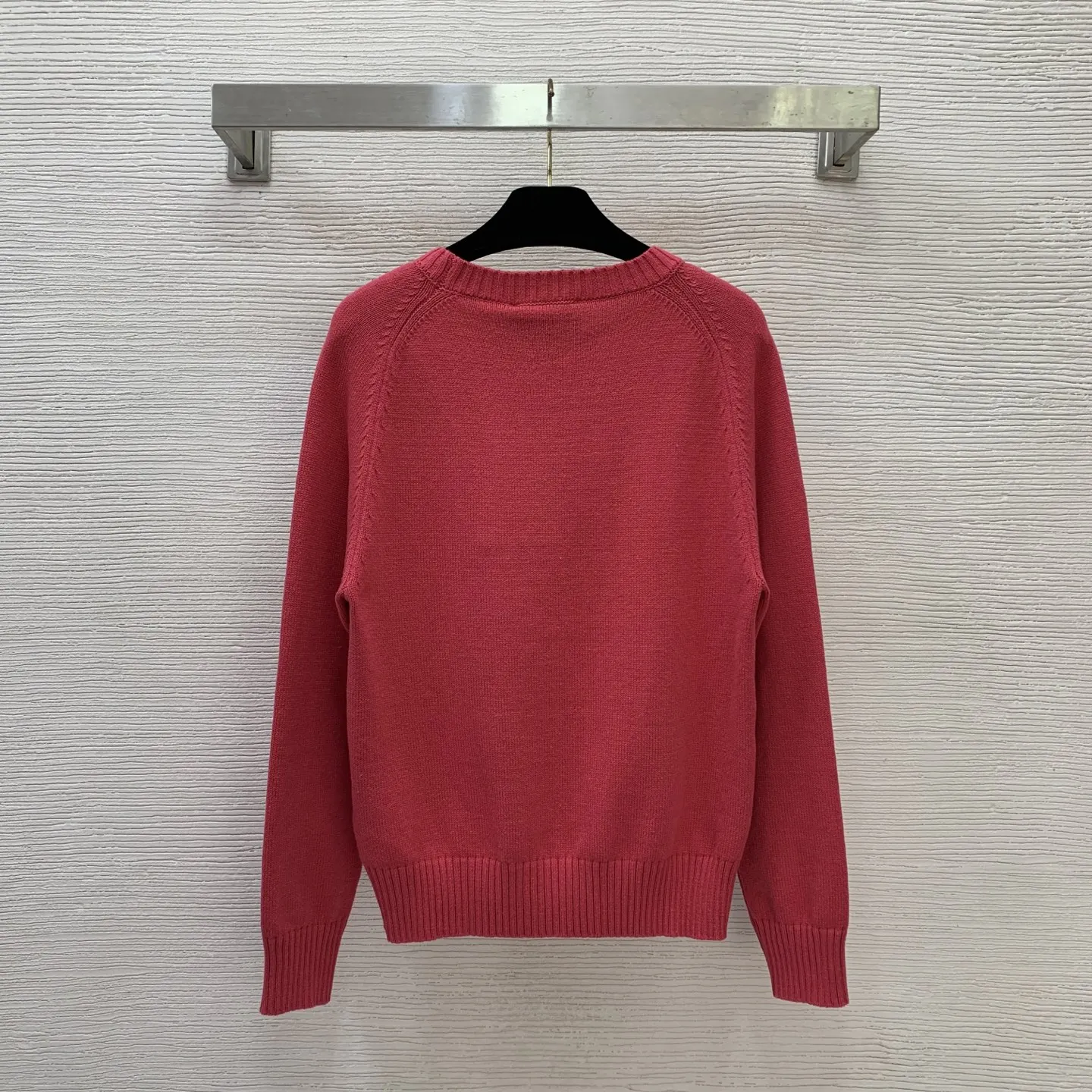 Langärmliges Strickpullover-Oberteil aus neuer Wolle mit grünem, besticktem Logo und Rundhalsausschnitt für Damen