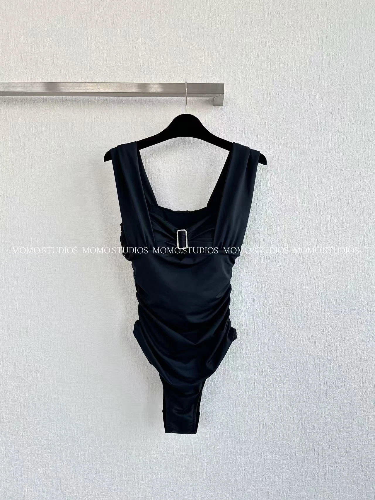 

Женский слитный купальник с декоративными стразами и плиссированным дизайном, пляжный, высококачественный, сексуальный, модный