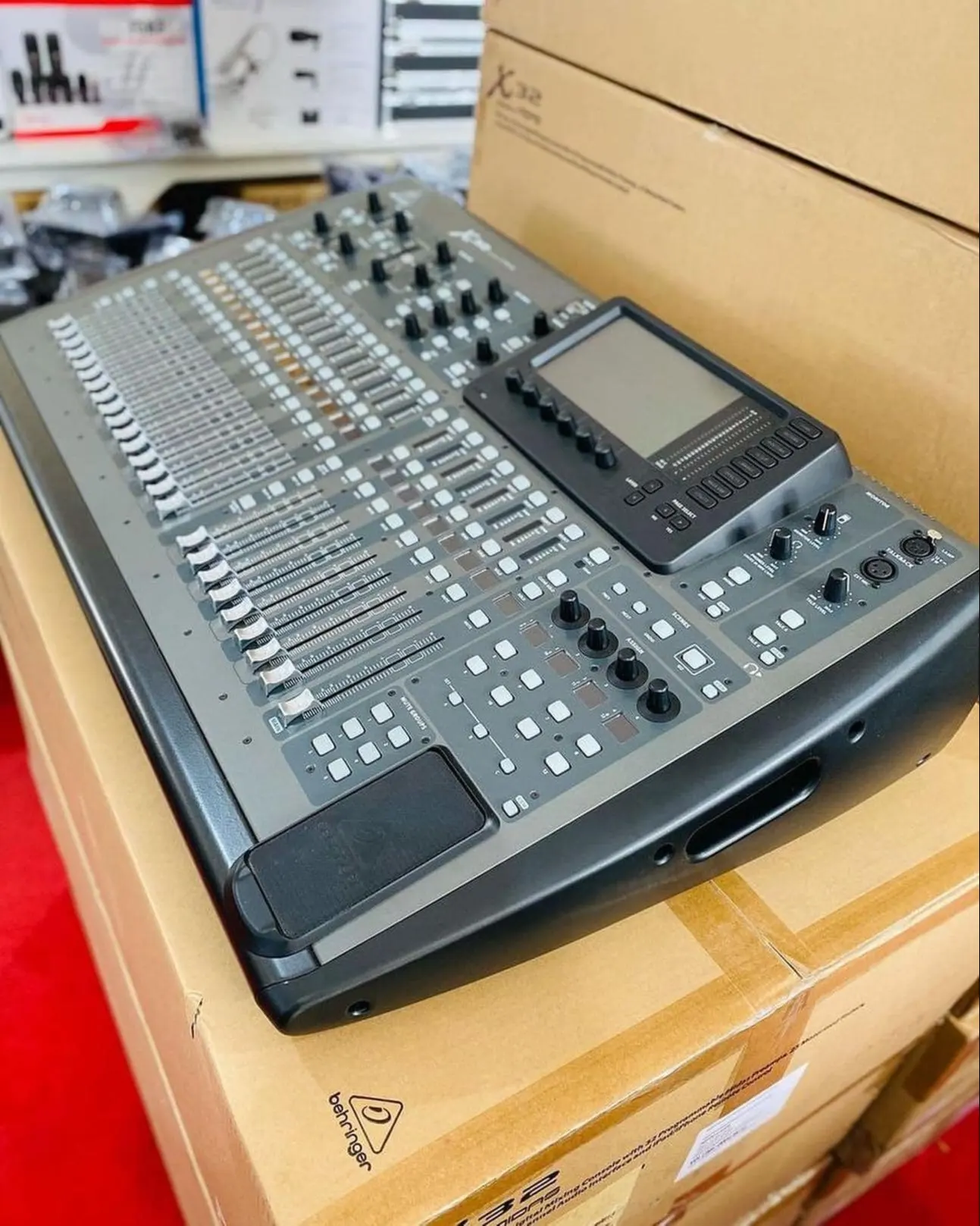 

NEW IN STOCK Behringer 32 40-Input 25-Bus Digital Mixing Console,(X32)
