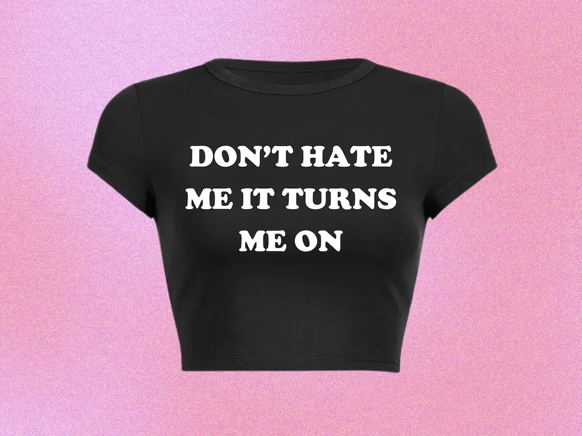 

Футболка с надписью «Don't Hate Me It On»