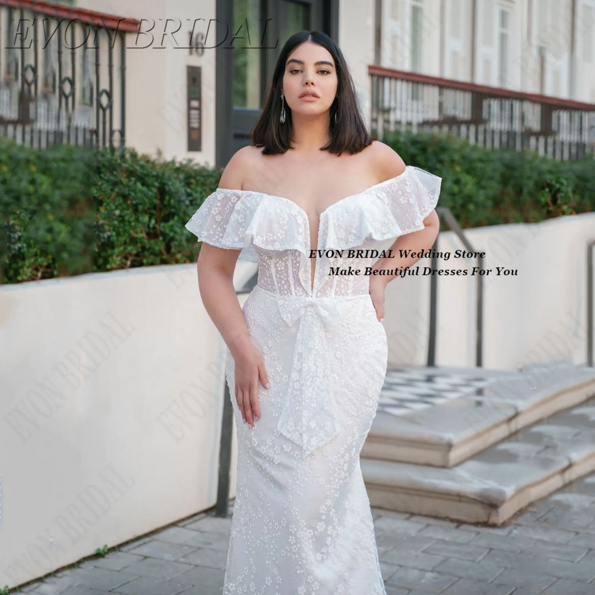 Zurück Schleife Große Größe Brautkleider Tiefer V-Ausschnitt Weiß Elegantes Brautkleid Applikationen Meerjungfrau Maßgeschneiderte Brautkleider EVON BRIDAL