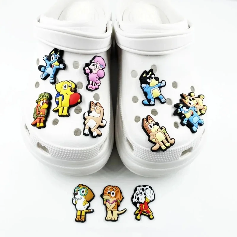 Nouvelle Collection Bluey breloques de chaussures pour sabots bricolage décorations accessoires sandales décorer garçon filles cadeaux d'anniversaire