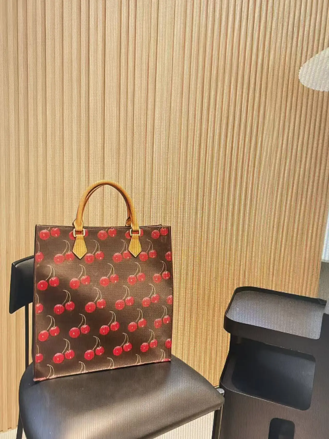

2025 Autumn/Winter New Women's Large Capacity Cherry Bag 36.5*38 cm