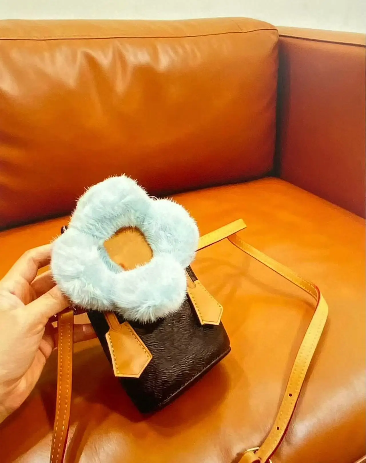 

2025 Cute Plush Flower Women's Canvas Phone Bag Fashion Mini Crossbody Bucket Bag (Size: 10-15-4cm) A11