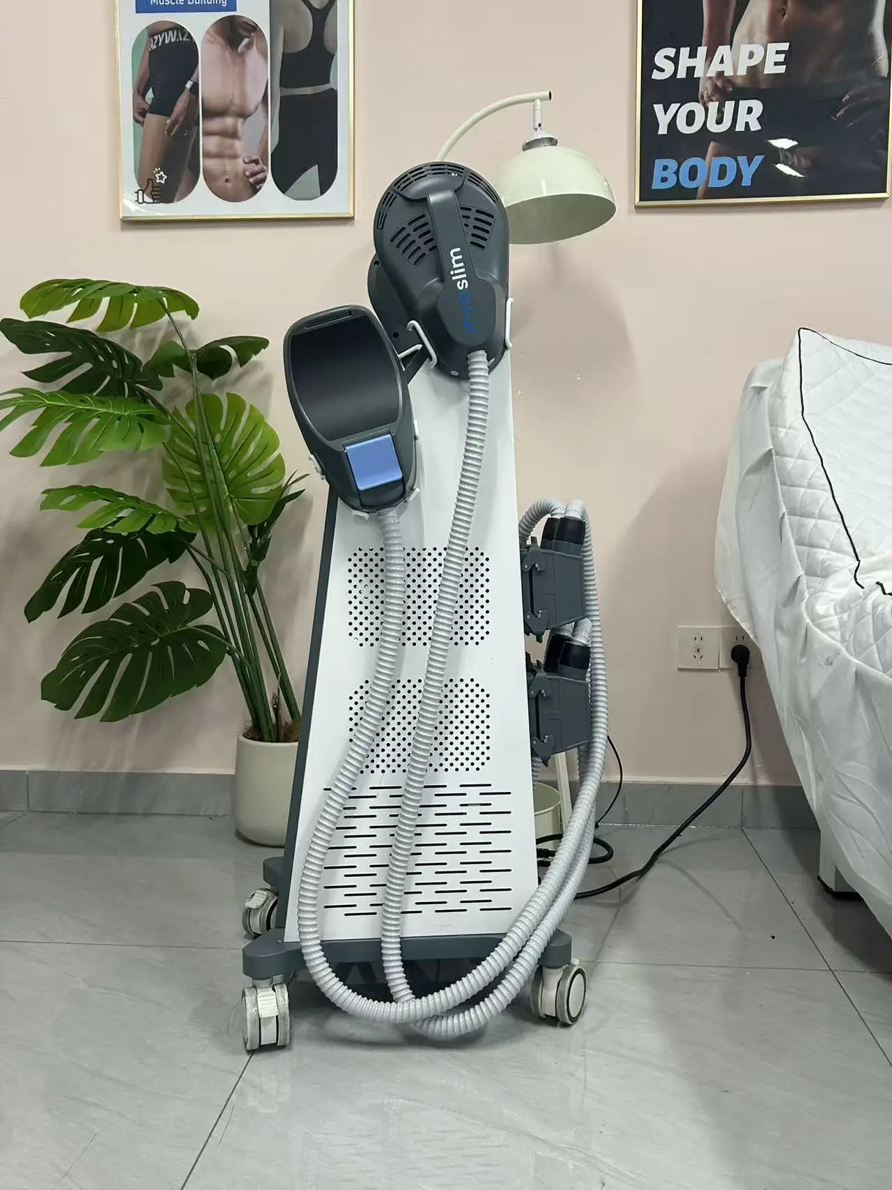 

HIEMT Myoslim RF Высокоинтенсивная электромагнитная импульсная электромагнитная машина для коррекции фигуры Профессиональная машина для роста мышц и сжигания жира