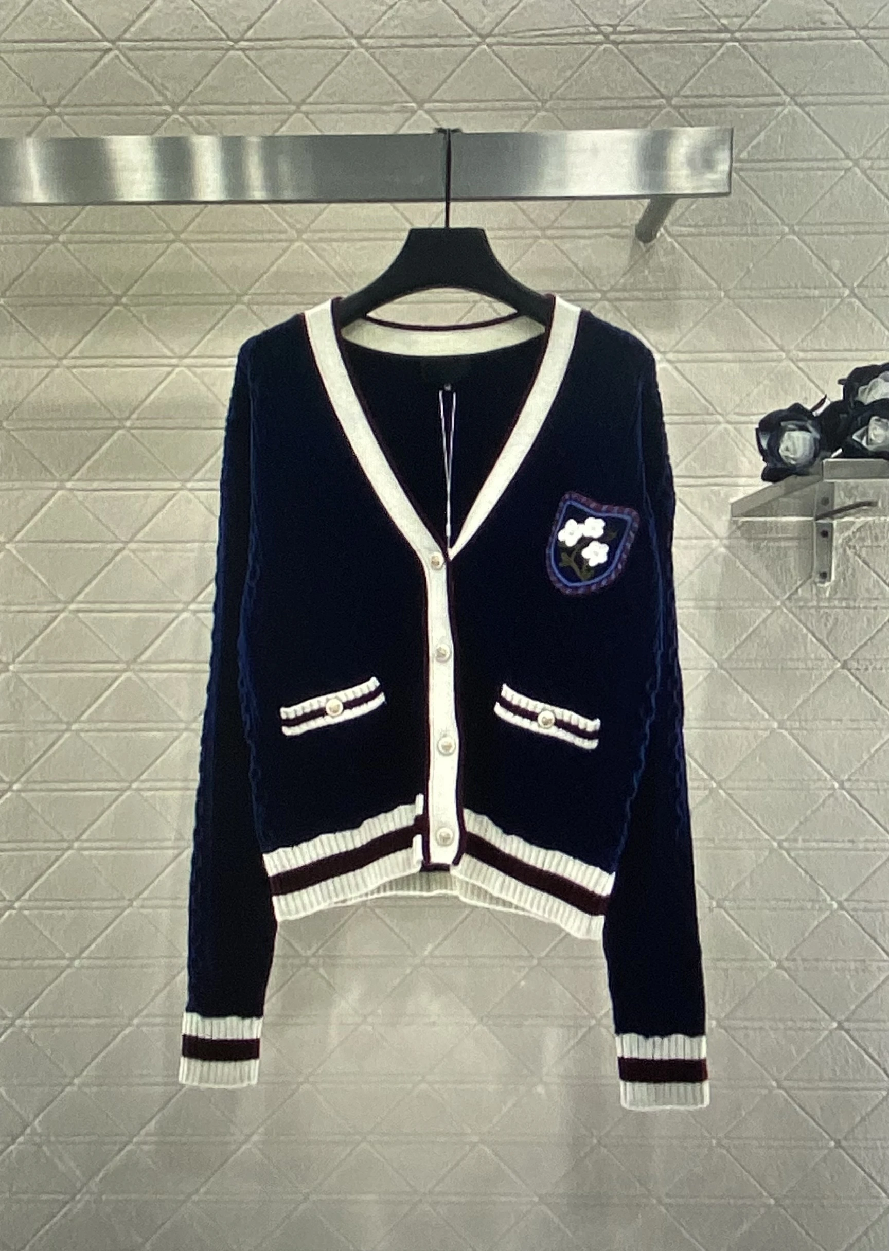 

Повседневный свободный женский кашемировый вязаный кардиган с v-образным вырезом, осень 2023, новый высококачественный свитер на груди с цветочным узором, куртка, топ Y3