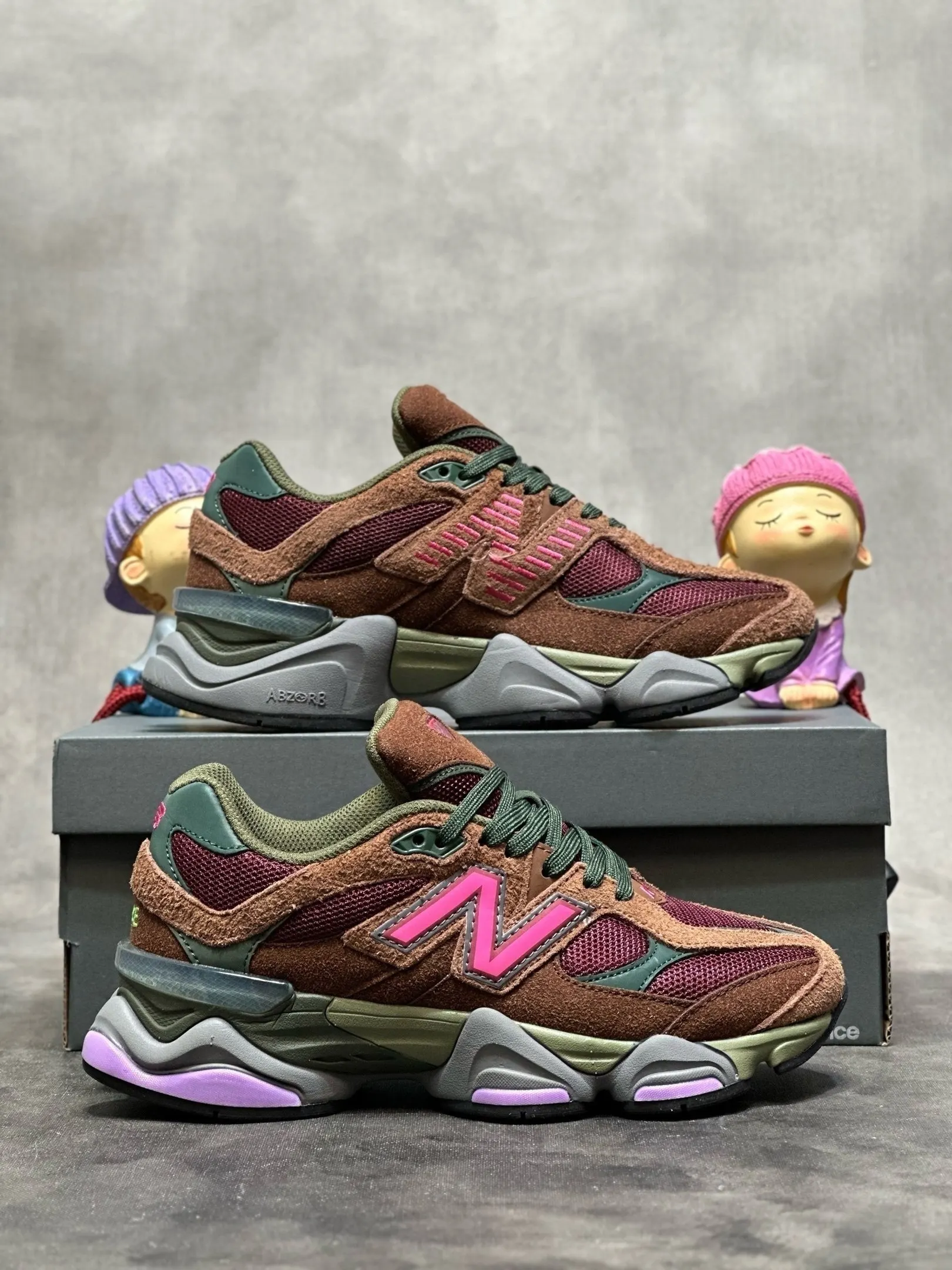 New Balance 9060 Süet: Kadınlar İçin Güçlü ve Moda Desteği