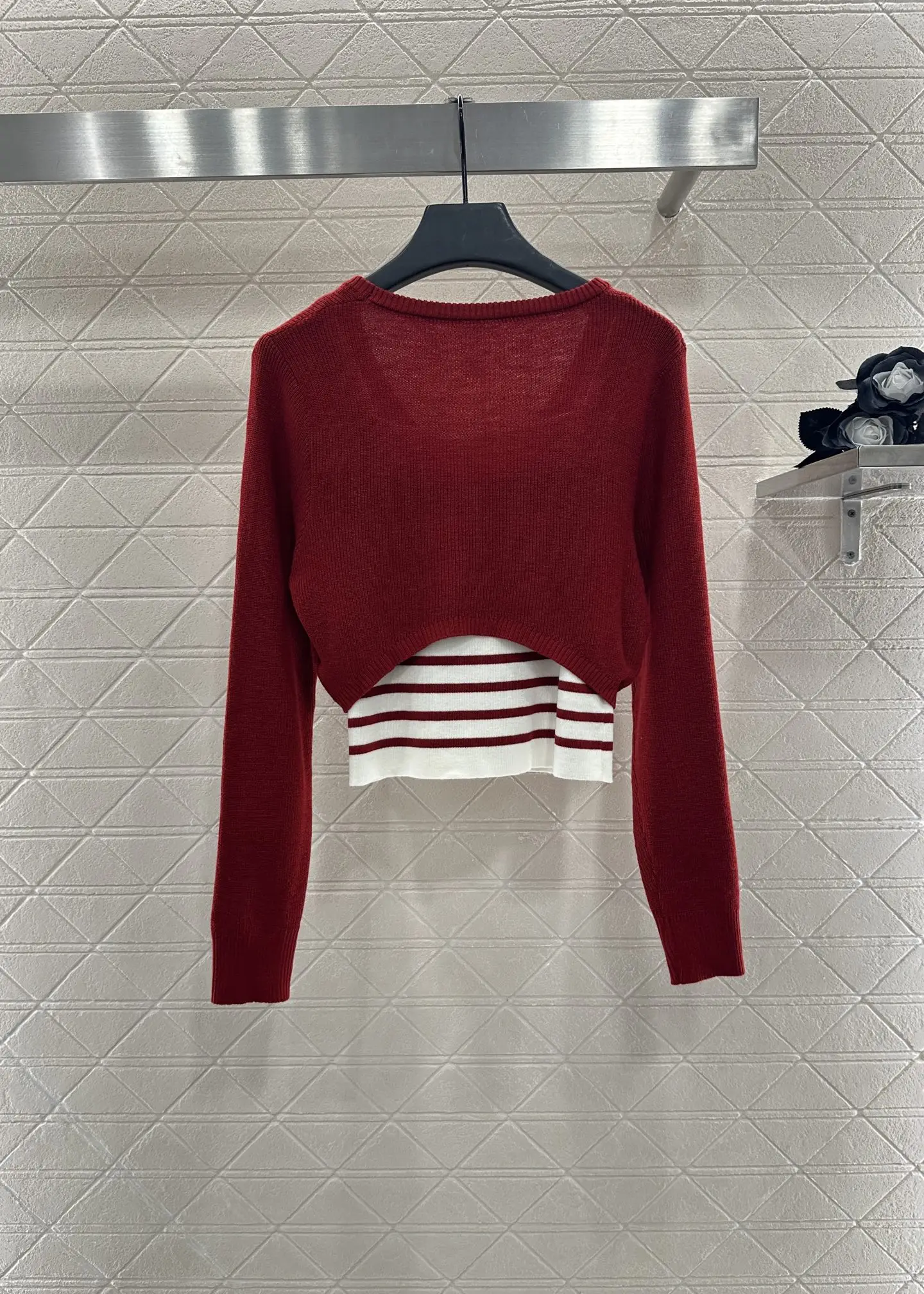 

Новинка лета 2025 года, вязаный кардиган на подтяжках, комплект из двух предметов с модным темпераментом 368