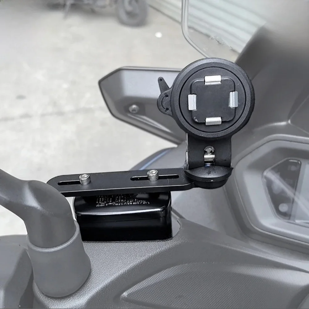 Uchwyt na telefon z zbiornikiem hamulca motocyklowego - uniwersalny uchwyt na osłonę pompy do iPhone'a 16 Pro Max i smartfonów, bezpieczna instalacja siedzenia — zdjęcie produktu 7