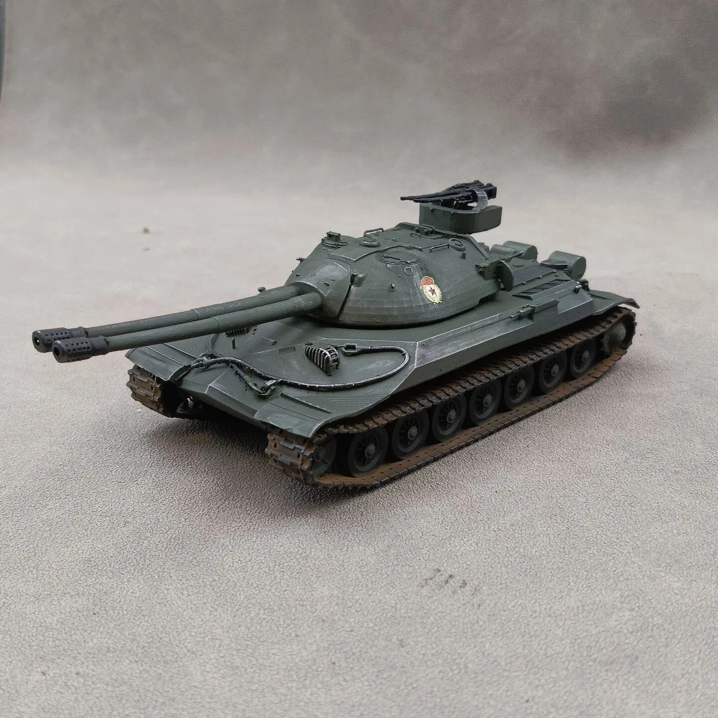 

Модифицированная тяжелая танковая модель IS-7 СССР в масштабе 1/72, с ручной росписью, готовая к экспозиции, декоративное украшение.