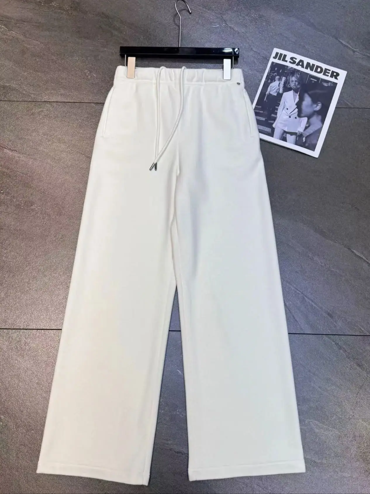 秋冬の女性用ミニマリストストレートパンツ