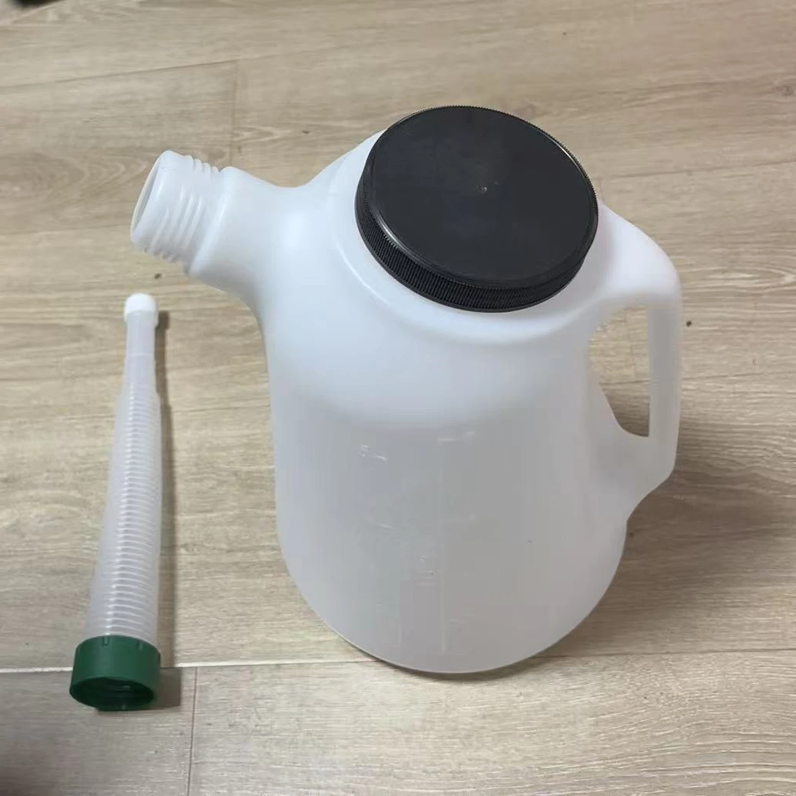 إبريق زيت مع حاوية قياس زيت طويلة للدراجات والسفر والسيارة لتخزين حاوية الزيت وموزع الزيت