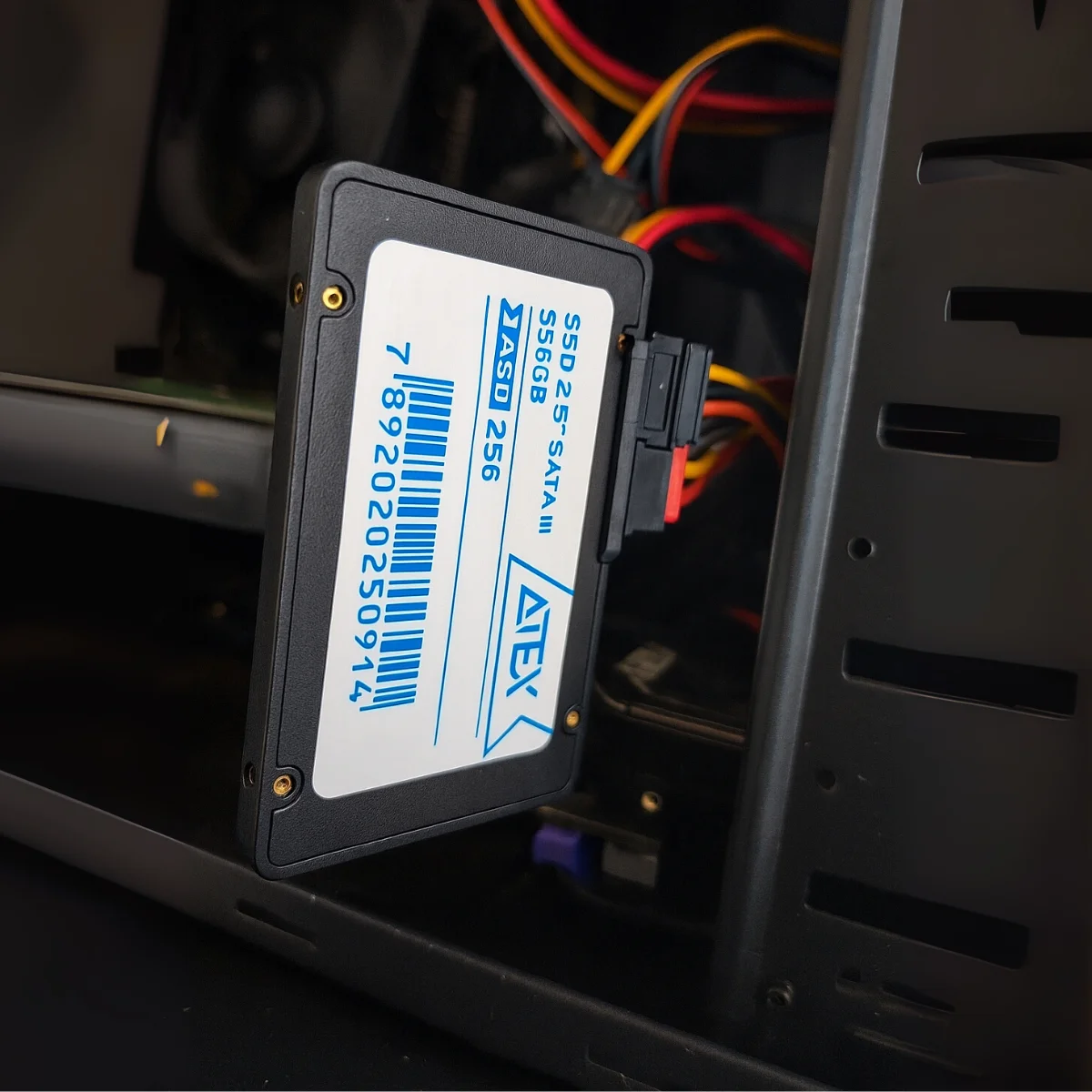 SSD 256 جيجابايت 2.5 بوصة SATA III قراءة 550 ميجابايت/ثانية تسجيل 450 ميجابايت/ثانية ترقية لأجهزة الكمبيوتر المحمول وألعاب الكمبيوتر المكتبية للتخزين السريع #5