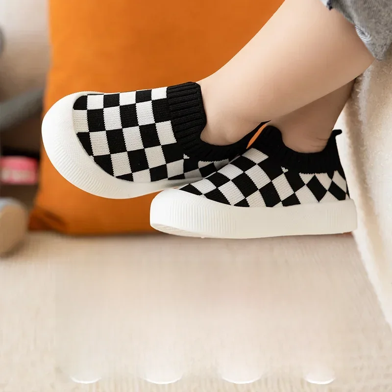 2025 printemps nouveau Slip-on enfant en bas âge chaussures bébé premiers marcheurs garçons filles automne antidérapant classique Plaid baskets chaussures de Sport