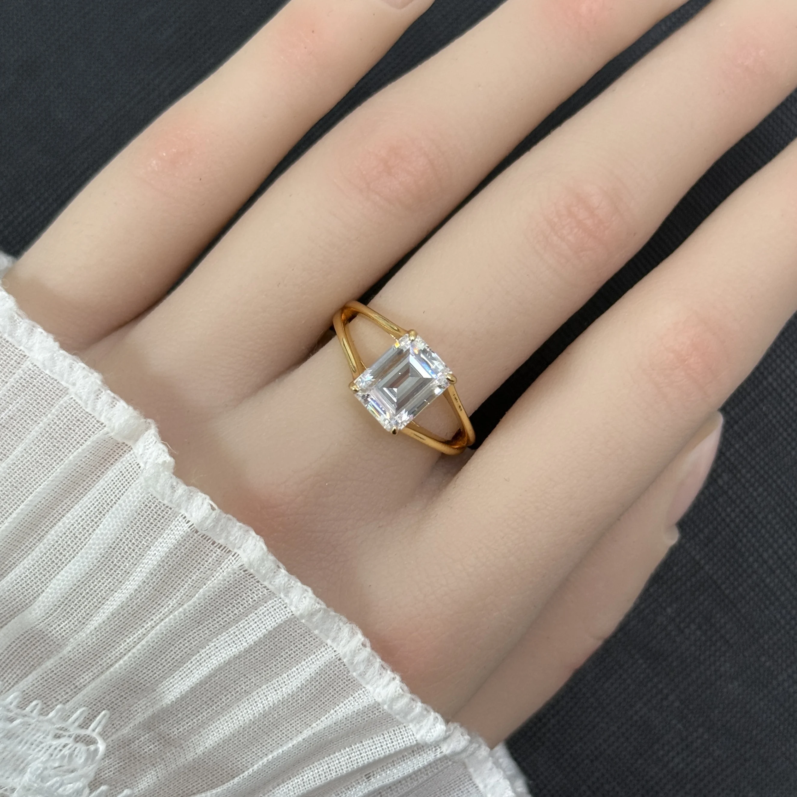 GEM'S BALLET 3CT 7x9mm Emerald Cut Moissanite Split Shank Solitaire Engagement Ring in 18K Gold Over 925 Sterling Silver