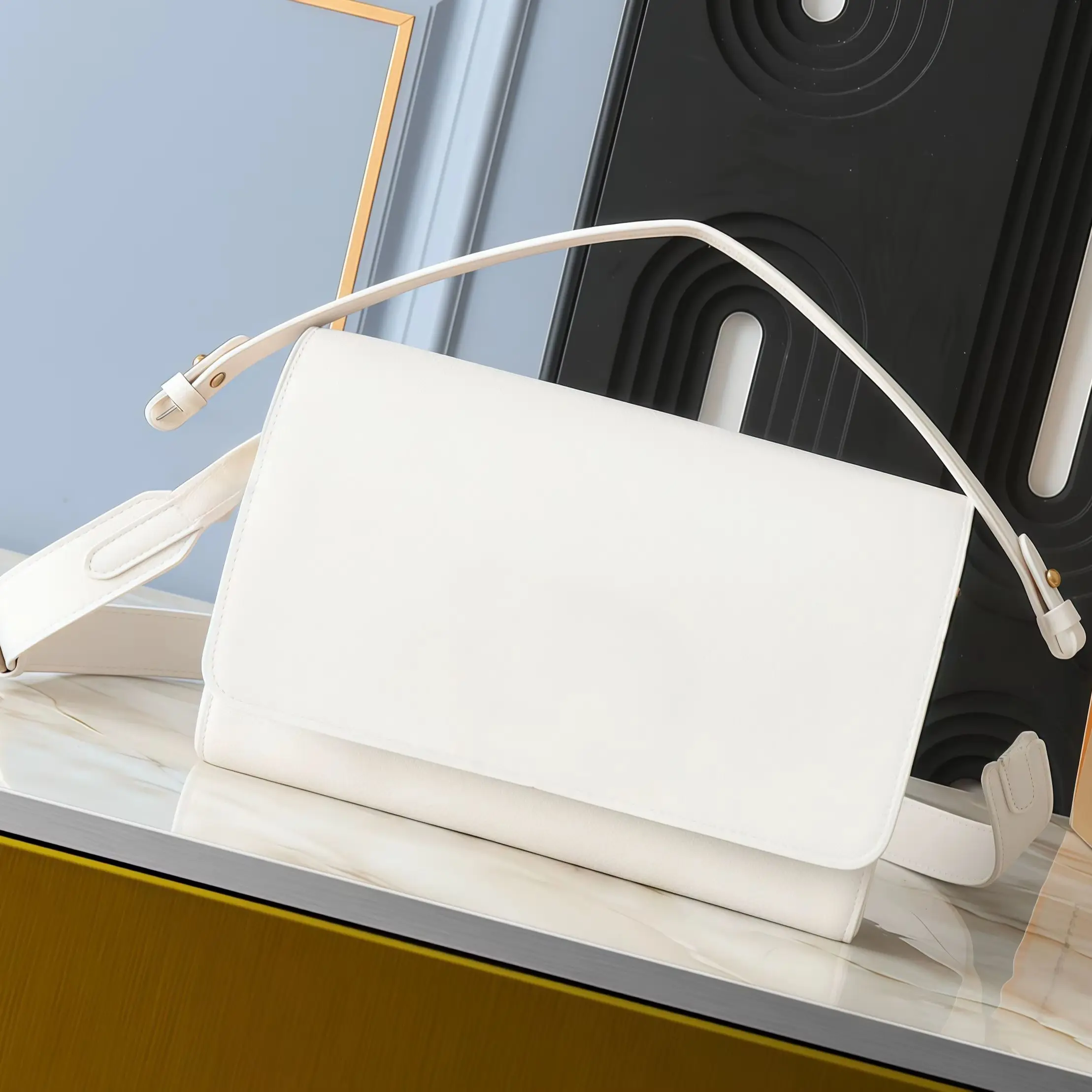 

2026 New Style Plush Handbag/Crossbody Bag, White/Brown/Black, 27 x 19 x 9 cm