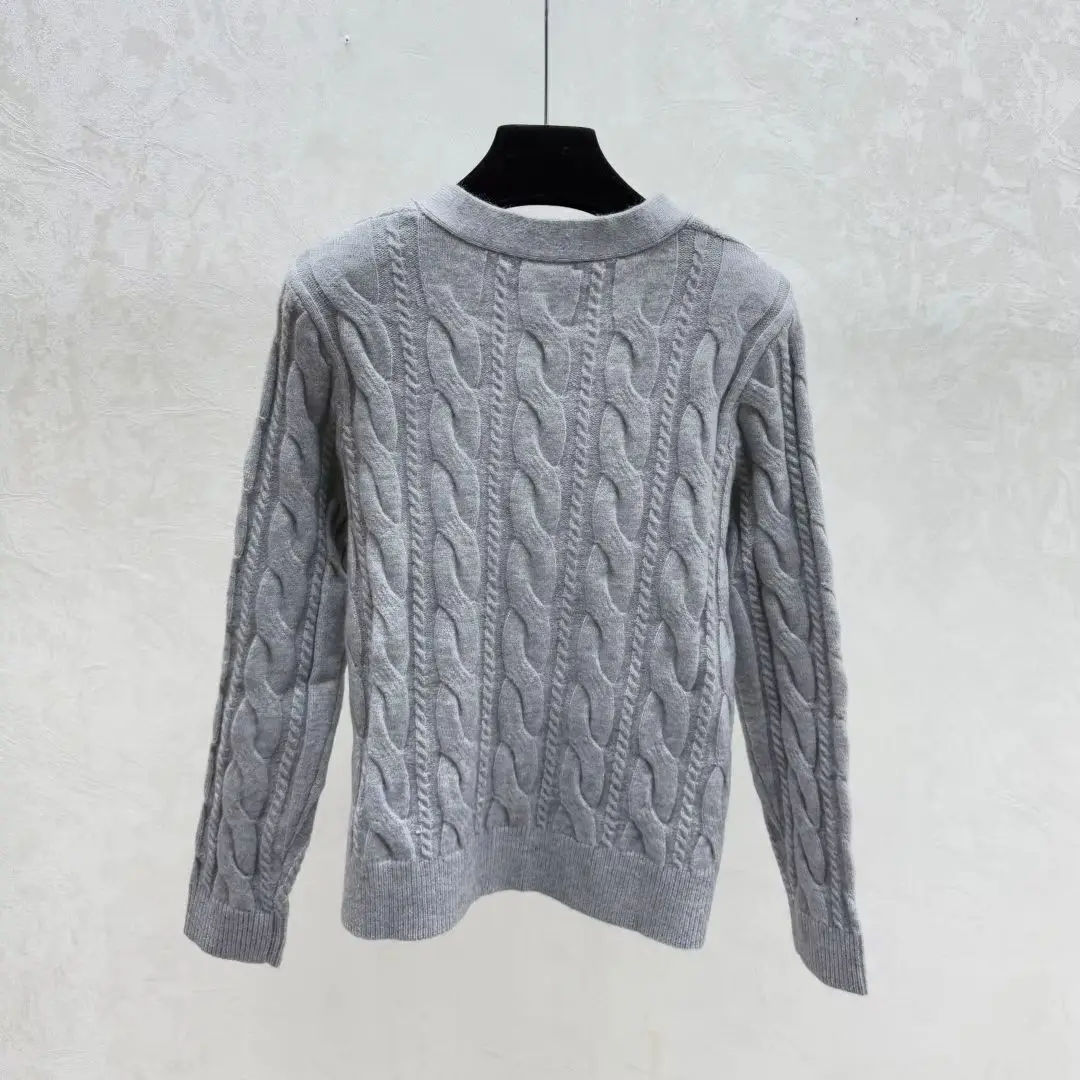 

2025 New Women'S Clothing Fashionable Solid Color Simple V-Neck Knitted Long Sleeve Cardigan Warm, Slimming Versatile And Simple