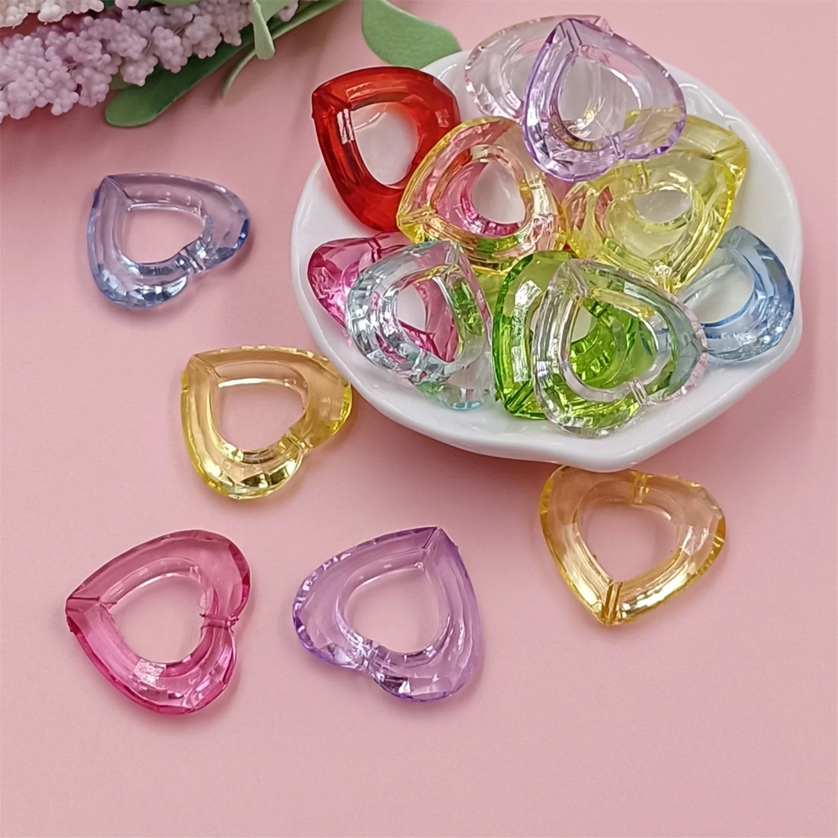 10 sztuk 24mm * 26mm Hollow akrylowe koraliki w kształcie serca cukierki kolor luźne wisiorki dla majsterkowiczów Handmade telefon breloczek tworzenia biżuterii — zdjęcie 2