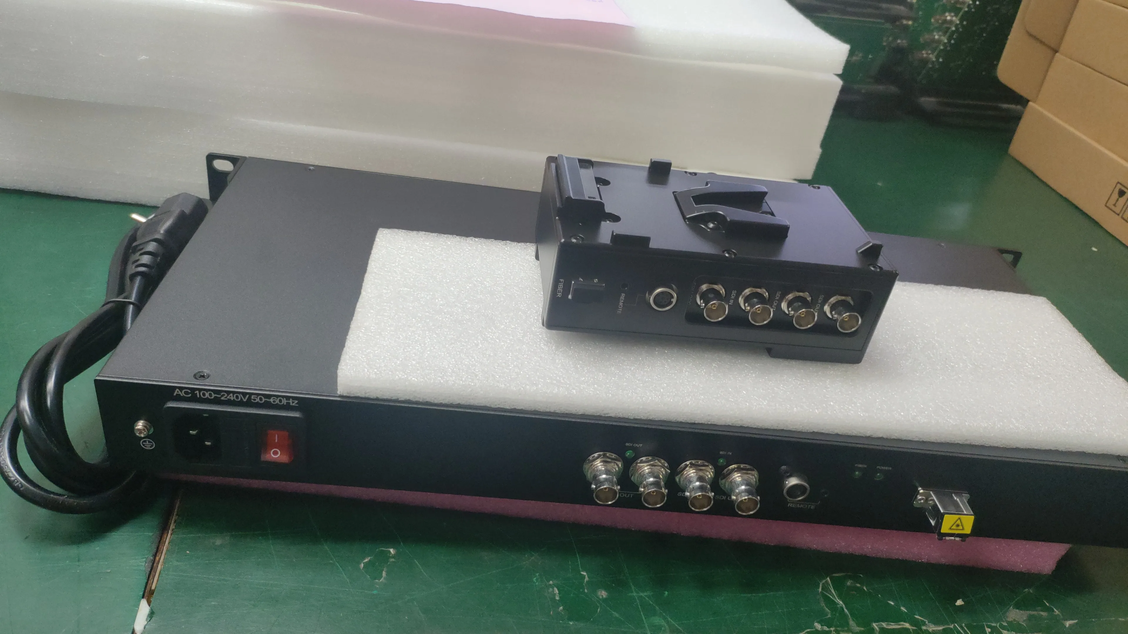 

8 PIN and 2.5mm remote 1 channel 12G sdi in , pgm video return lc fiber 10km Fiber Optic Converter transmitter receiver