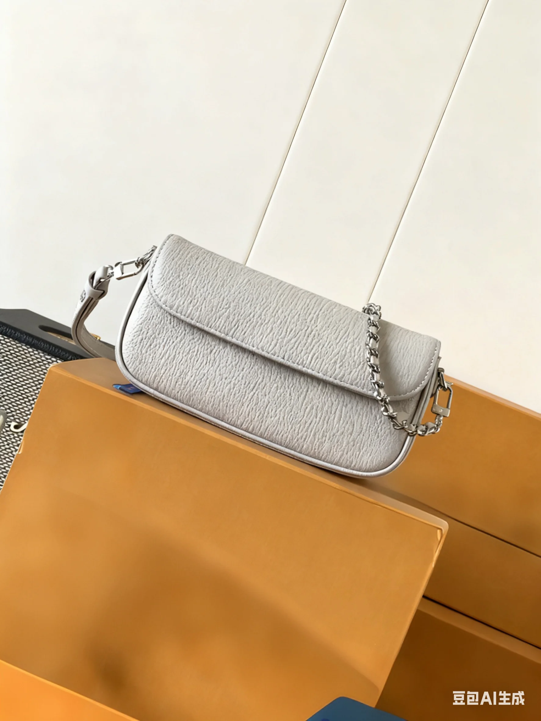 

2025 New Embossed Genuine Leather Crossbody Design Fashionable and Versatile Carry Soft Bag