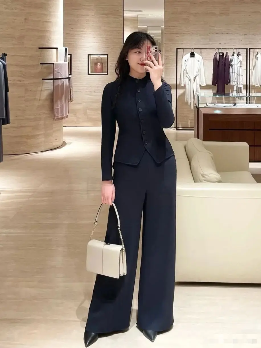 بدلة صوف أنيقة للخريف للسيدات، صورة ظلية بخطوط نقية بسيطة