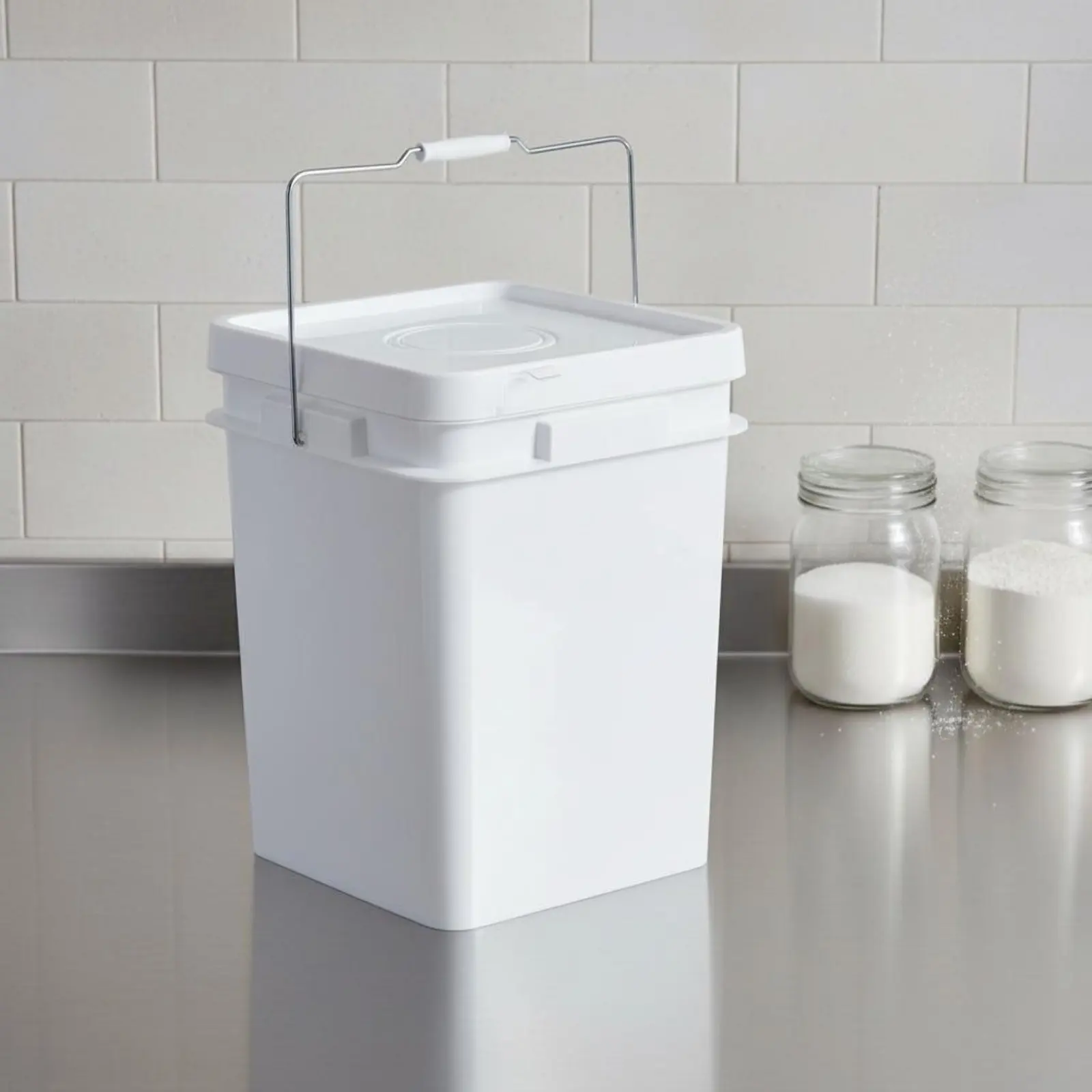 Square Bucket with Lid Versatile Use Square Bucket with Lid Fall Resistant Stackable Bin for Warehouse Garage Farm White 20L