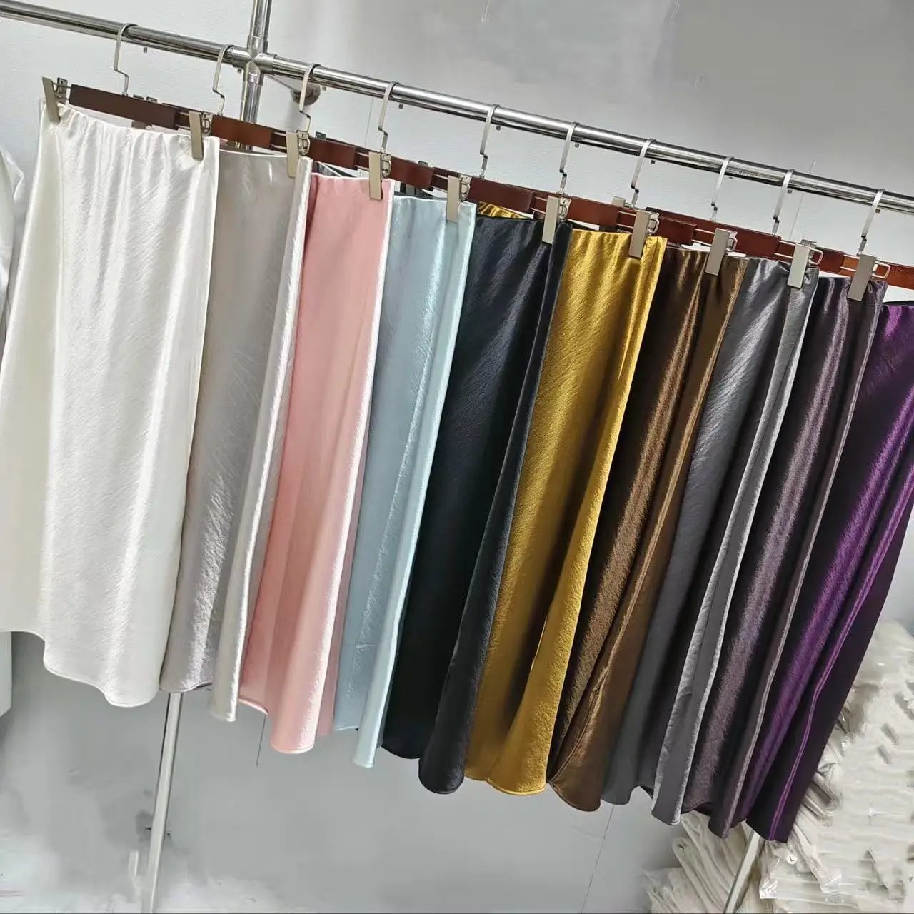 

High quality glossy acetate satin classic style skirt with slit