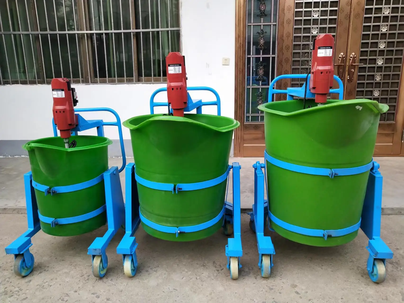 Self-leveling mixing barrel duckbill plastic mixer cement gypsum based vertical tipping bucket foamed concrete putty