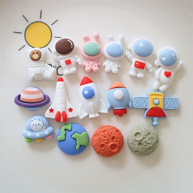 10 pièces Mini Kawaii dessin animé astronaute spatial fusée Scrapbook pierre Figurine dos plat résine Statue Cabochon bijoux à bricoler soi-même décoration