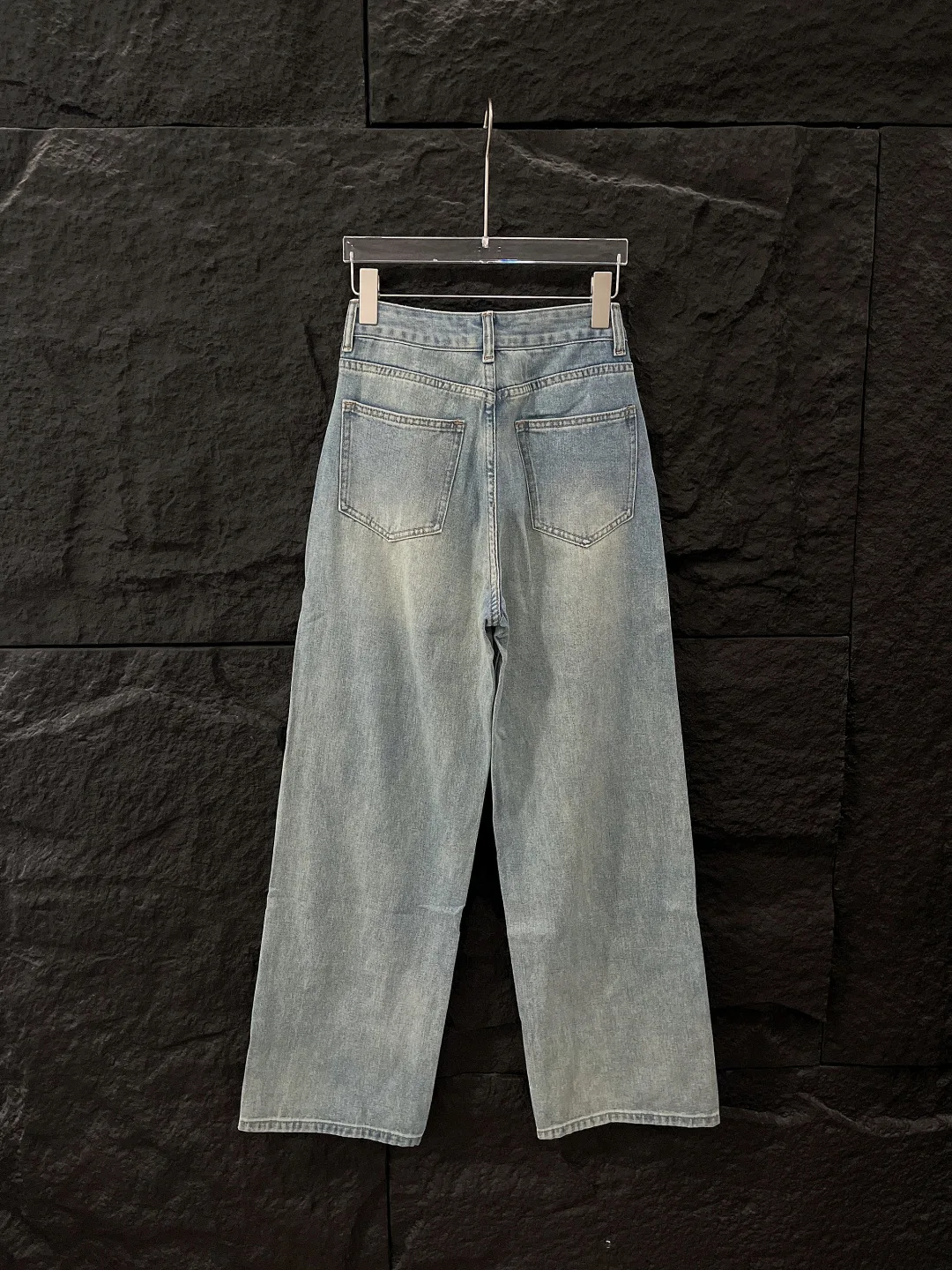 

2025 Fashion New Women'S Light Blue Slim Fit Loose Letter Embroidery Washed Distressed Belted Jeans