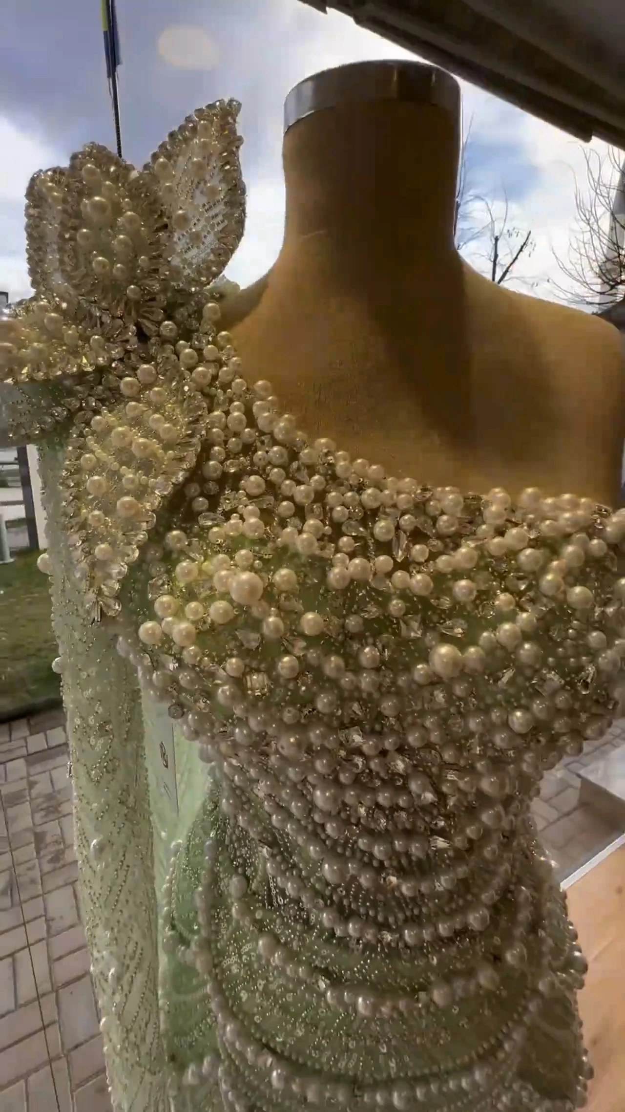 Sharon Said Luxuriöses Salbeigrünes Einschultriges 3D-Blumen Arabisches Abendkleid mit Perlen-Cape-Ärmeln Hochzeits-Partykleid SS688 Maßanfertigung – Detail 6