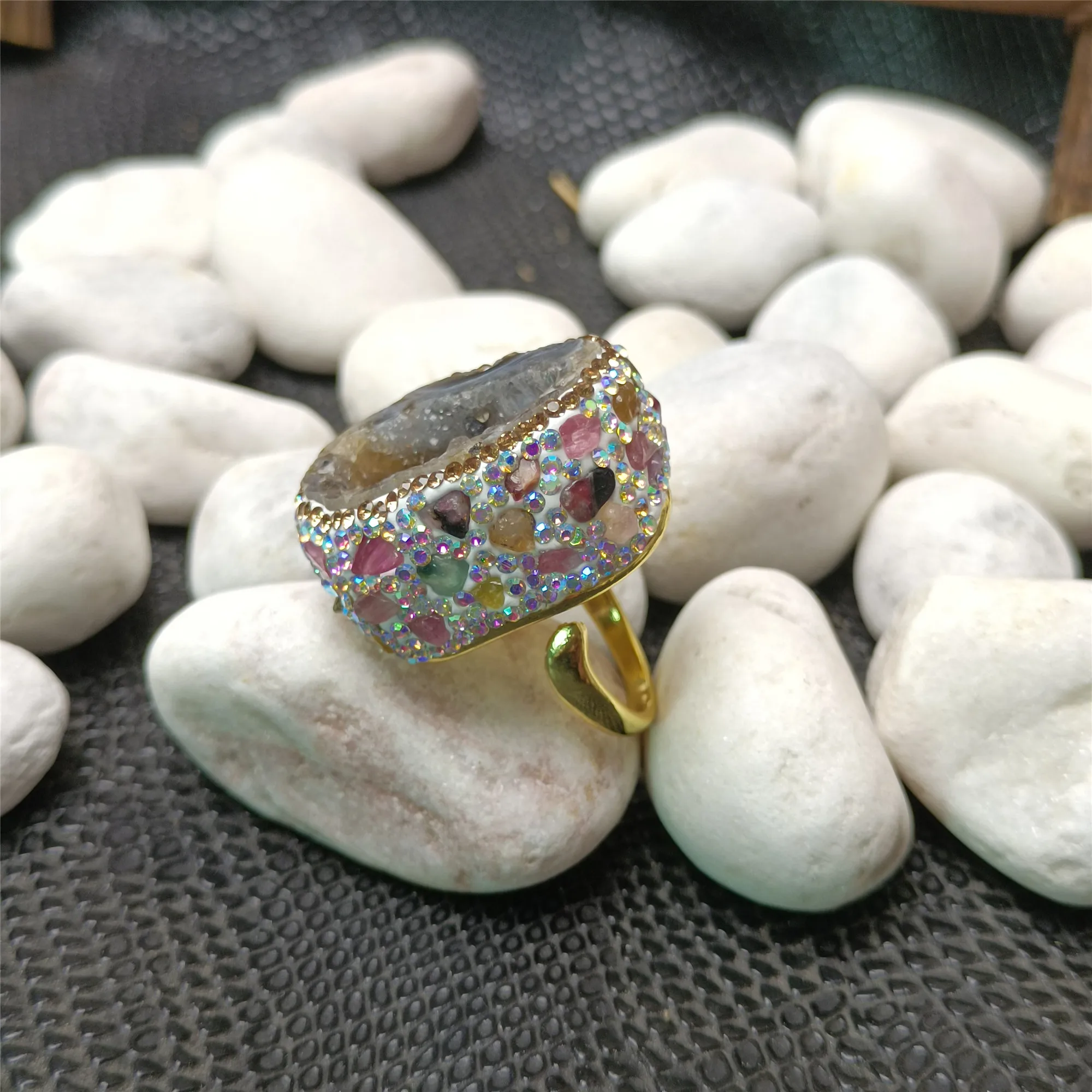 Natural irregular agate crystal cave tourmaline rhinestone plating rings Women's temperament high -level sensory jewelry