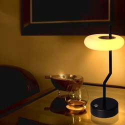 Lámpara de mesa con Sensor táctil de café, luz cálida al lado del dormitorio, moderna y giratoria, Irregular, decoración de sala de estar, luz nocturna