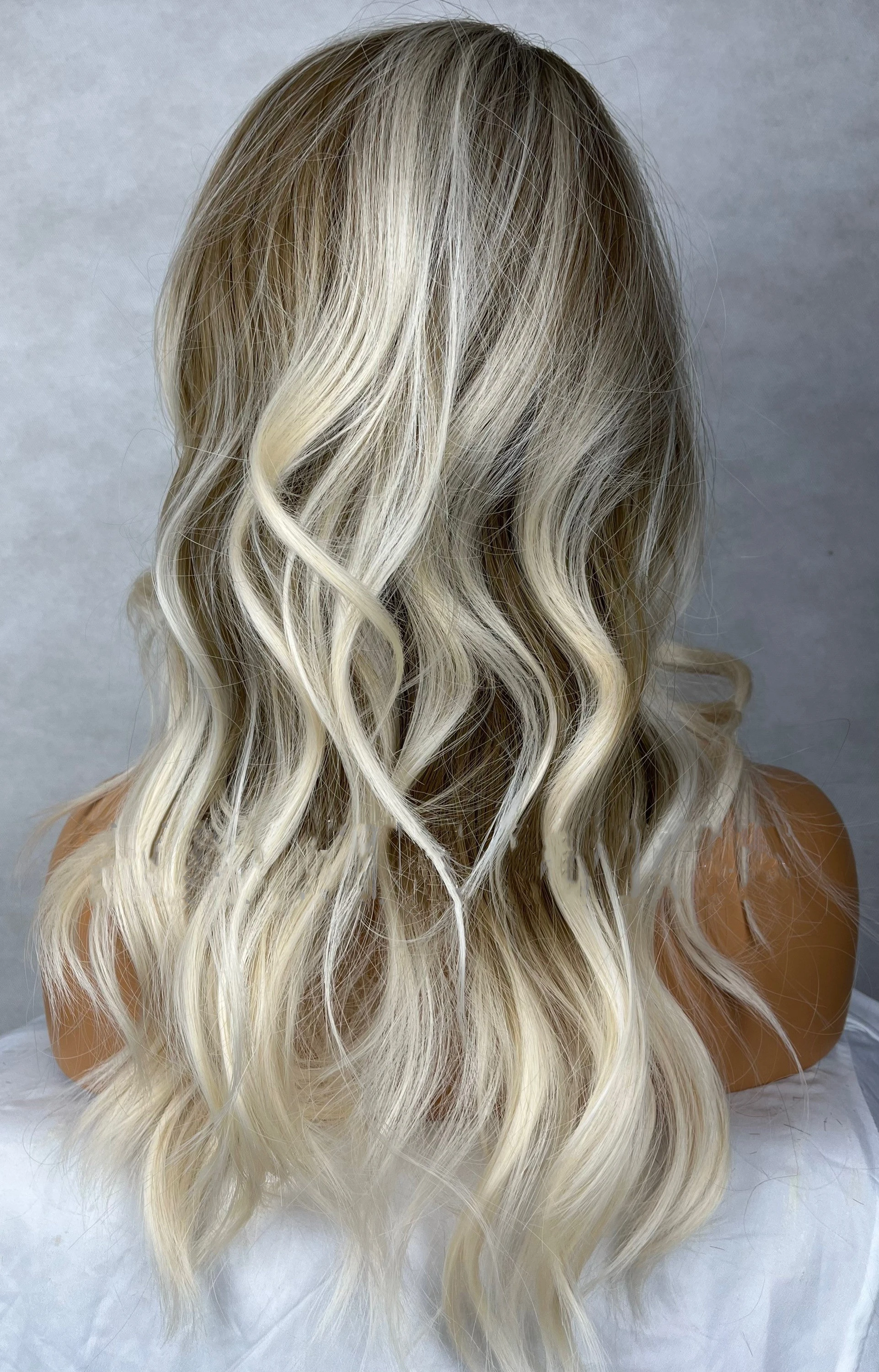 Synthetische Faser asch blond balayage Highlights Perücke gewellte Seitenscheitel Spitze vorne Frauen Perücke hitze beständig täglichen Gebrauch/Party 150%