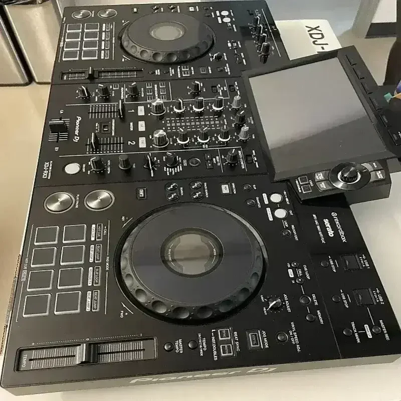 Recensione e Valutazione del Pioneer DJ XDJ-RX3: La Soluzione Perfetta per i DJ Professionisti