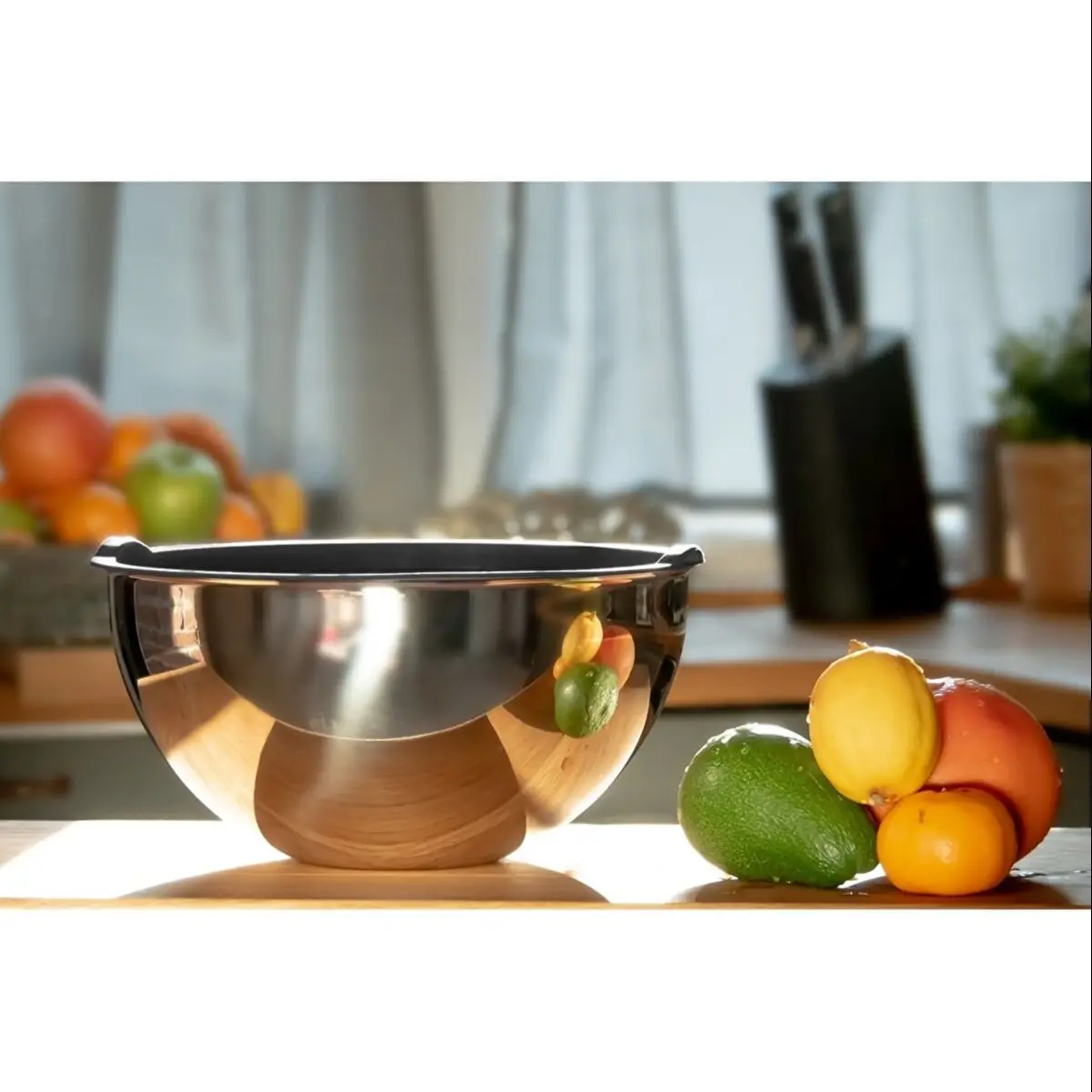 Stainless Steel Bowl with Lid Storage and Mixing Container Fresh-Keeping Container Professional Kitchenware Set of 3 Sizes