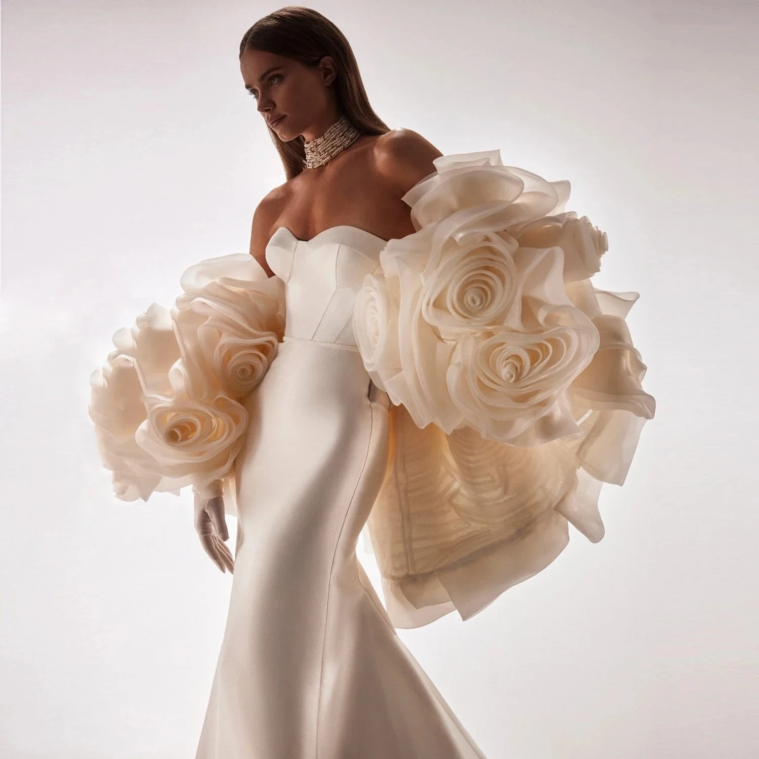 Czerwony dywan Cape Volumetric Floral Organza Wedding Cape 3D Flowers Bridal Wraps Couture Odpinana peleryna Szal Zegar Sesja zdjęciowa — zdjęcie 2