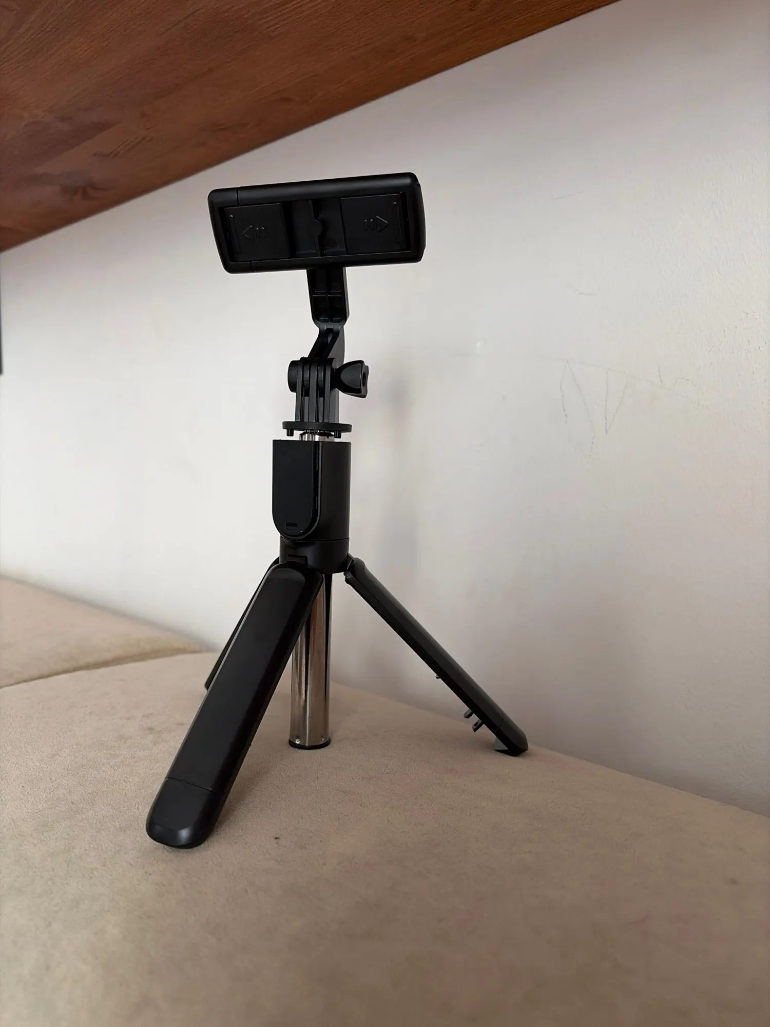 FGCLSY New Tripod for Smartphone Camera,Stand with Bluetooth shutter and light,Wireless Selfie Stick brackets with Phone Holder photo review