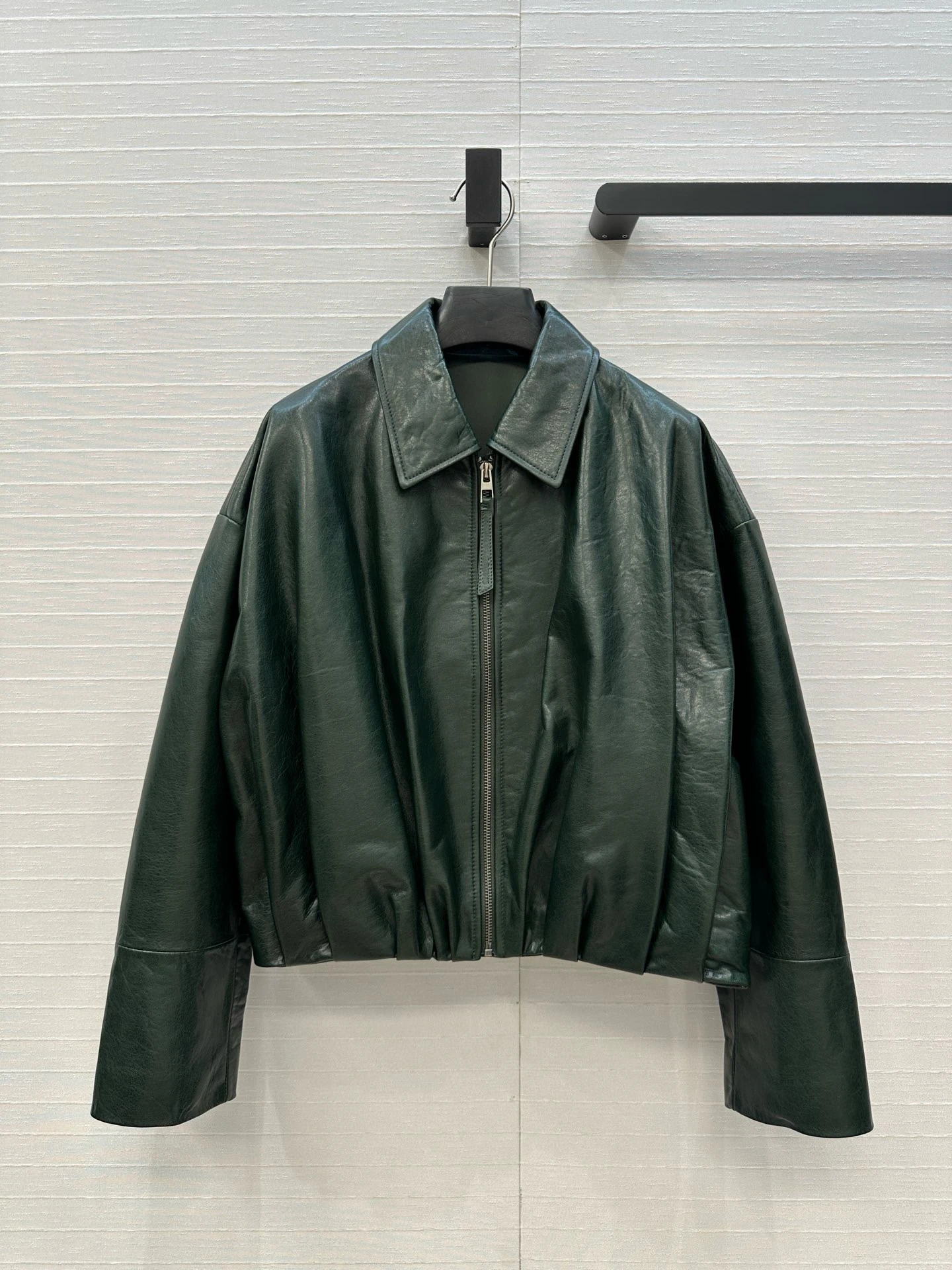 

2025 New 100% Sheepskin Vintage Green Modern Chic Jacket Leather Jacket 292