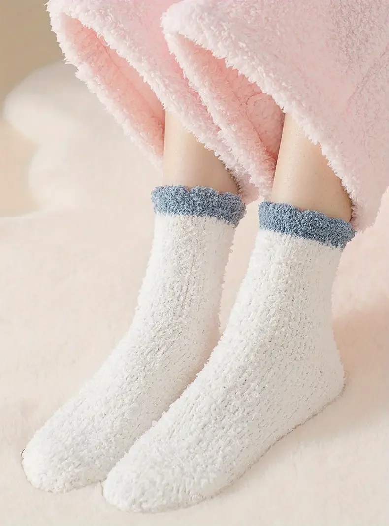 5 Paar verdickte Korallen-Fleece-Socken für Damen, mittlere Ärmel, bequeme und wärmende Wintersocken, Bodensocken – Detail 4