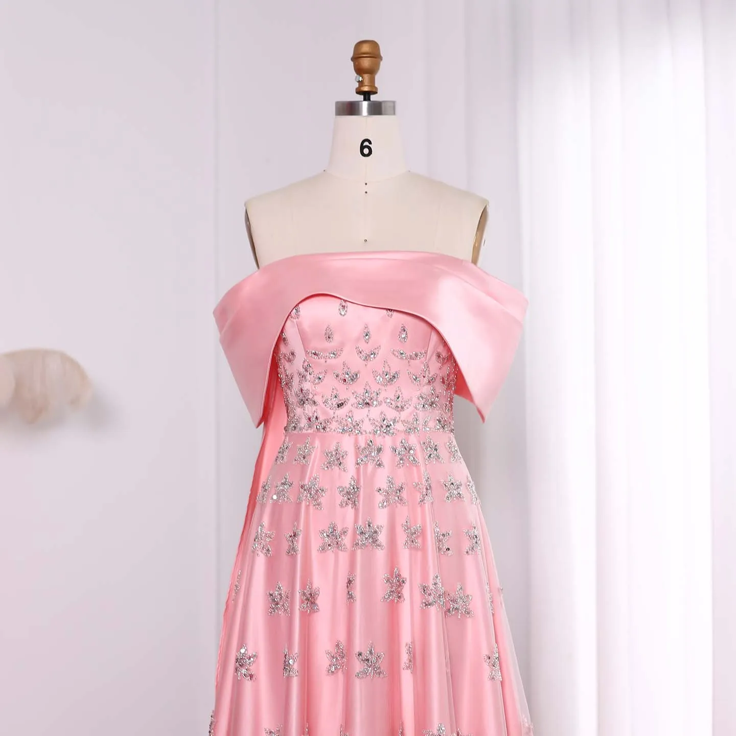 Sharon Said Luxuriöses gelbes Satin-Abendkleid aus Dubai mit Cape, schulterfrei, für arabische Frauen, Hochzeitsfeierkleider SS455, maßgeschneidert – Detail 21