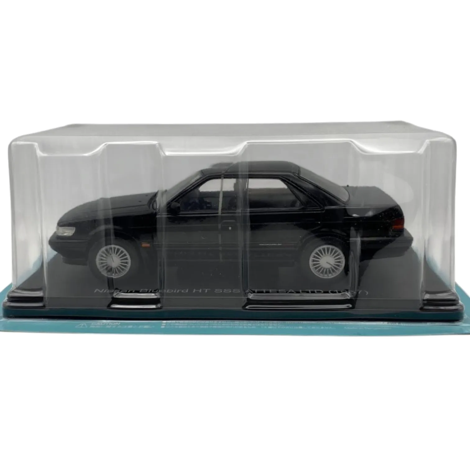 Salvat, Voiture japonaise classique Bluebird Ht Sss Attesa Ltd 1987, Miniature moulée sous pression, Échelle 1:24, Collection Salvat Notre amée Collection de voitures sans Facículo, Emballage blister, Peut être froissé, Base