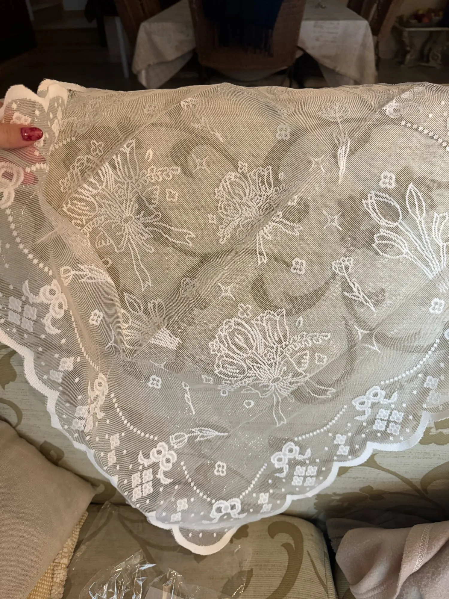 Beautiful Multifunctional Tulip Bouquet Lace Tablecloth Fashion White Tv Dust Cover Square Polyester Oven Dust Cover for Ho photo review