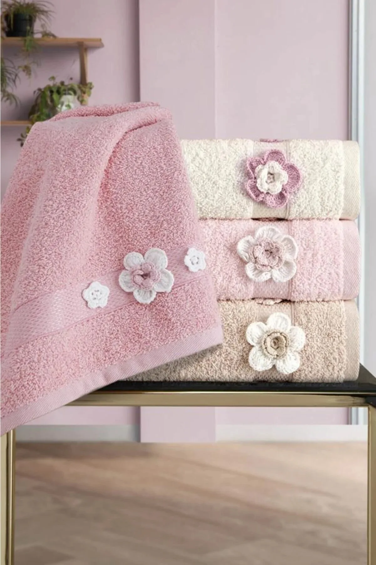 Hand Embroidered Towel Set of 4. Made From 100% High Quality Cotton Threads. Product Content: 4 Pcs 50X85 Cm