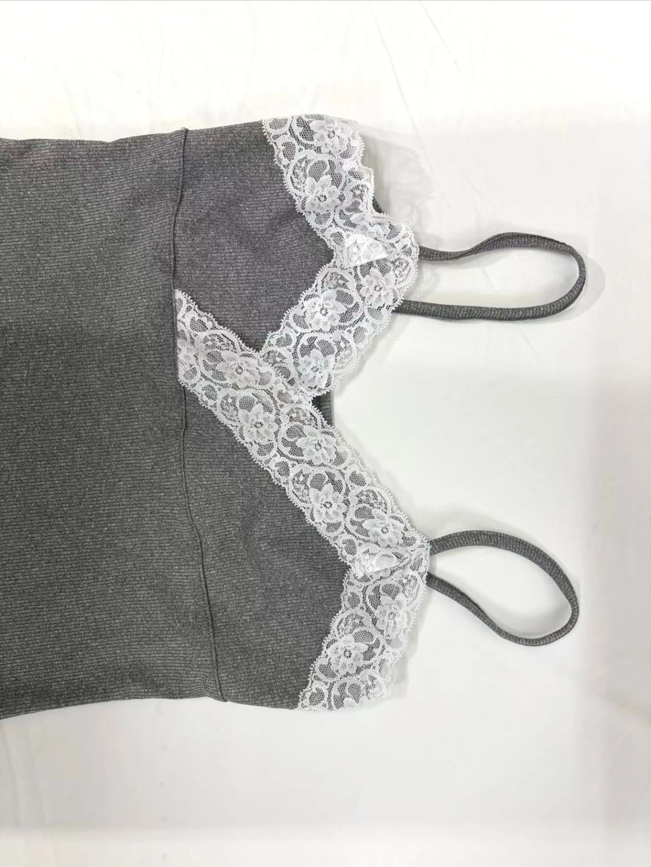 Damen Sommer Mode Lässiges Spitzenbesetztes V-Ausschnitt Crop Top Y2K Sexy Camis Strand Ärmelloses Shirt 2000er Jahre Camisole Kleidung – Detail 7