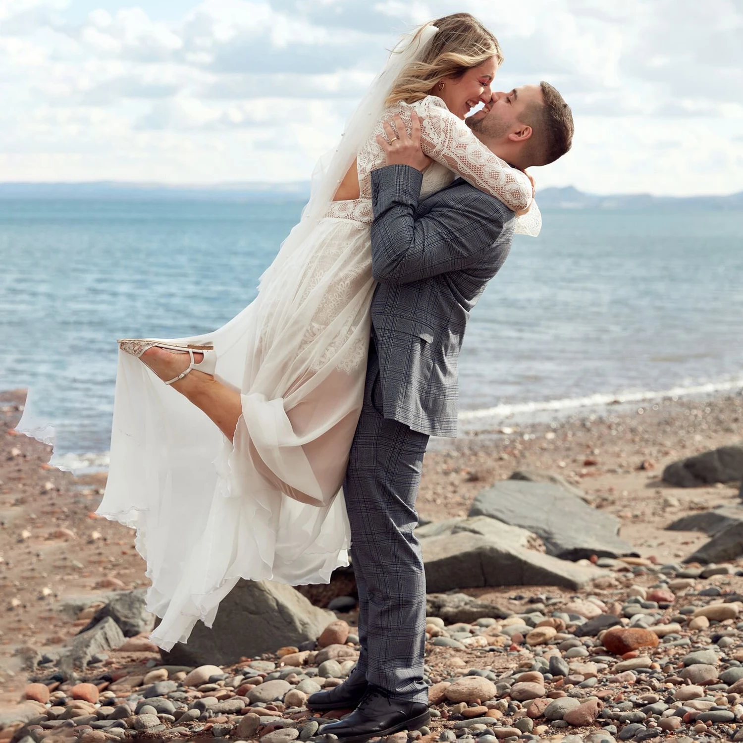 Vestidos de novia bohemios de manga larga con recortes de playa y espalda descubierta personalizados de talla grande, longitud completa, sin tren, vestido de novia transparente con escote redondo