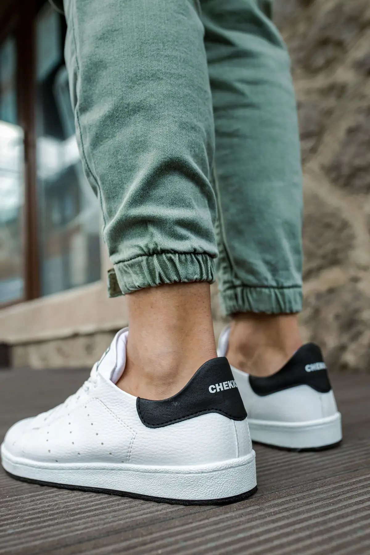 Chekich รองเท้าเทนนิส2024กีฬา CBT สีขาวดำแบรนด์เดิมรองเท้ากีฬาผู้ชายแฟชั่นพื้นสูงยืดหยุ่นเจือรองเท้าผ้าใบ CH977ทุกวัน